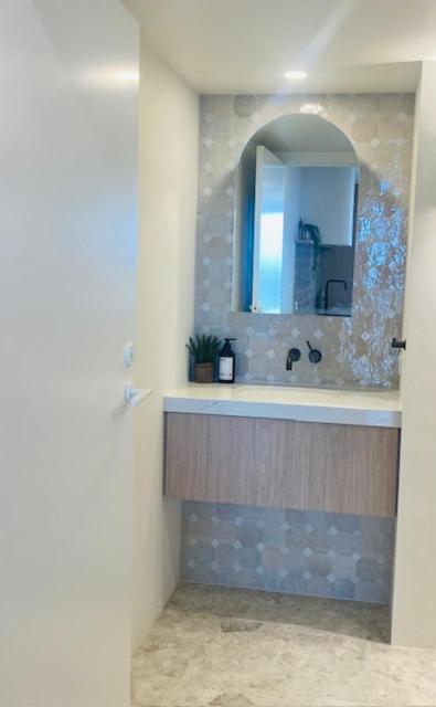 Foreshore Beachfront Apartments Голд-Кост Экстерьер фото