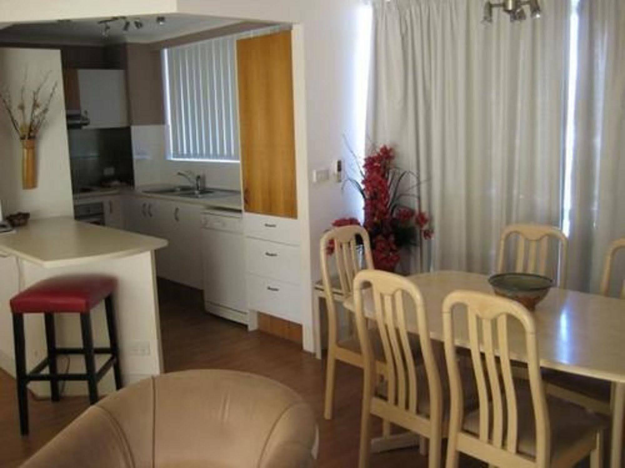 Foreshore Beachfront Apartments Голд-Кост Экстерьер фото